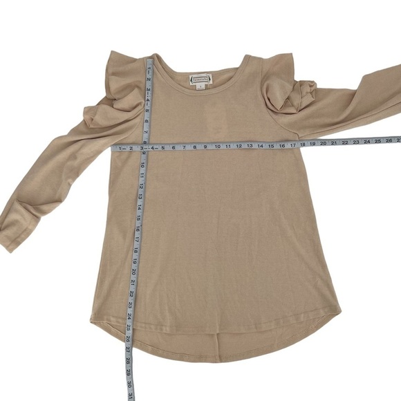 NWT Love Riche Beige Cold Shoulder Ruffled Long Sleeve Blouse Size Small Women’s - Picture 6 of 7